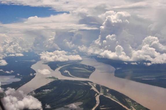 Sobrevoando o gigantesco rio Solimões na região de Tefé, no Amazonas